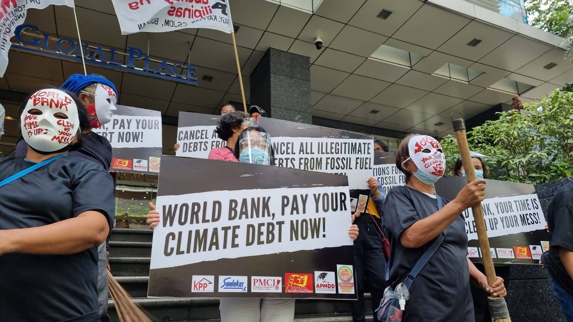 Image for Climate campaigners call for an end to public finance of fossil fuels